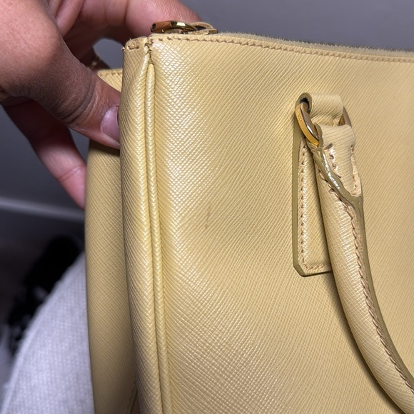 PRADA Saffiano Small Galleria Double Zip Tote Polline Color / Butter Yellow - Picture 10 of 16
